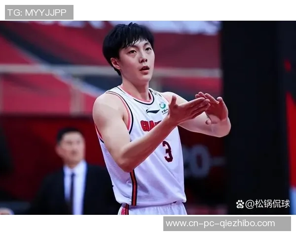 胡明轩谈季后赛重要性强调篮板防守与细节拼搏的决胜关键